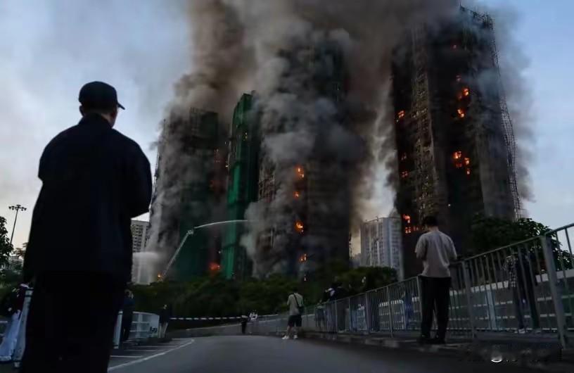 不敢相信，香港大埔宏福苑一场大火，竟然让竹棚架成了“夺命天梯”！

这次五级火警
