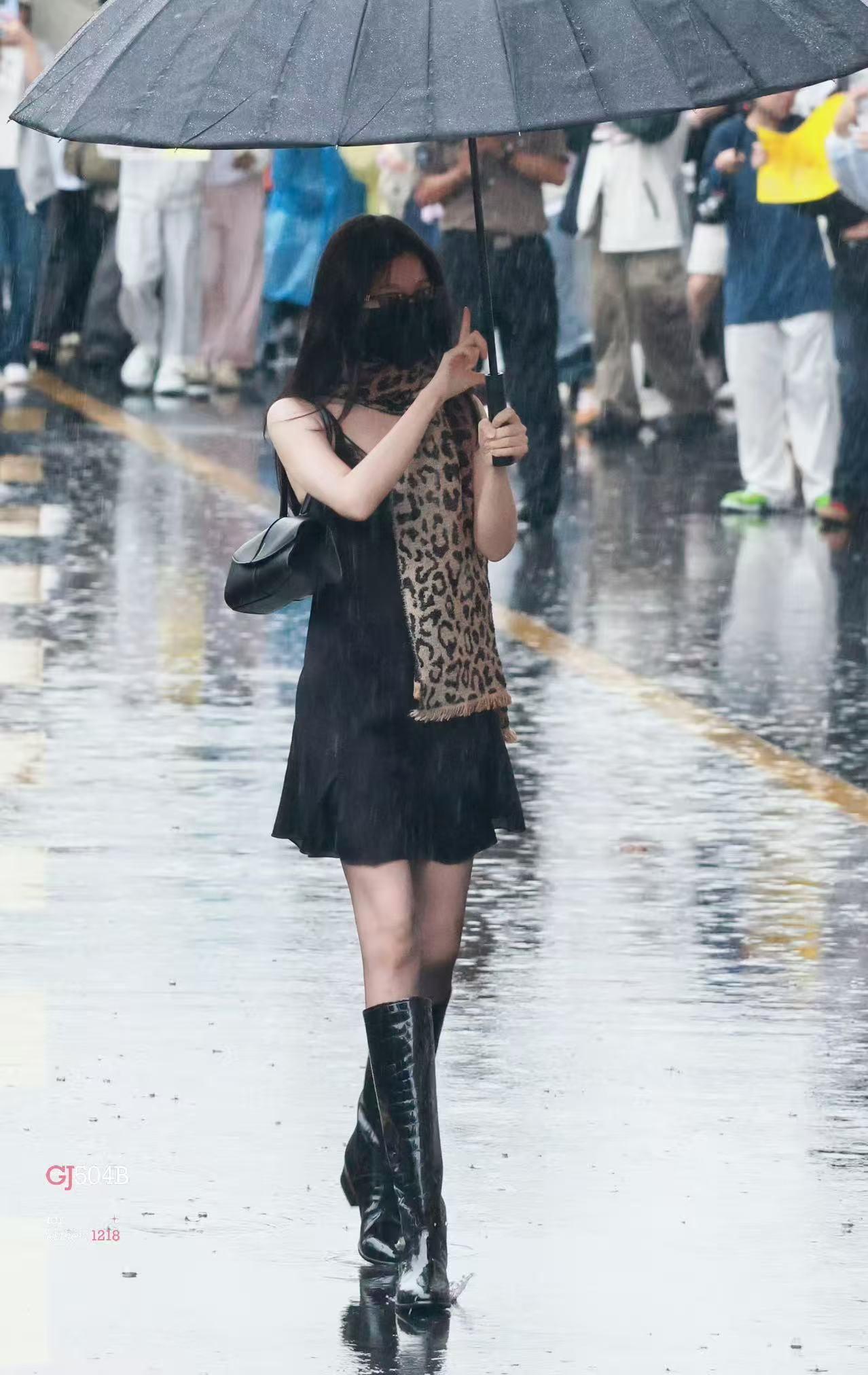 虞书欣[超话] EstherStyle私服穿搭来自星星的穿搭 ☂️豹纹性感风穿搭