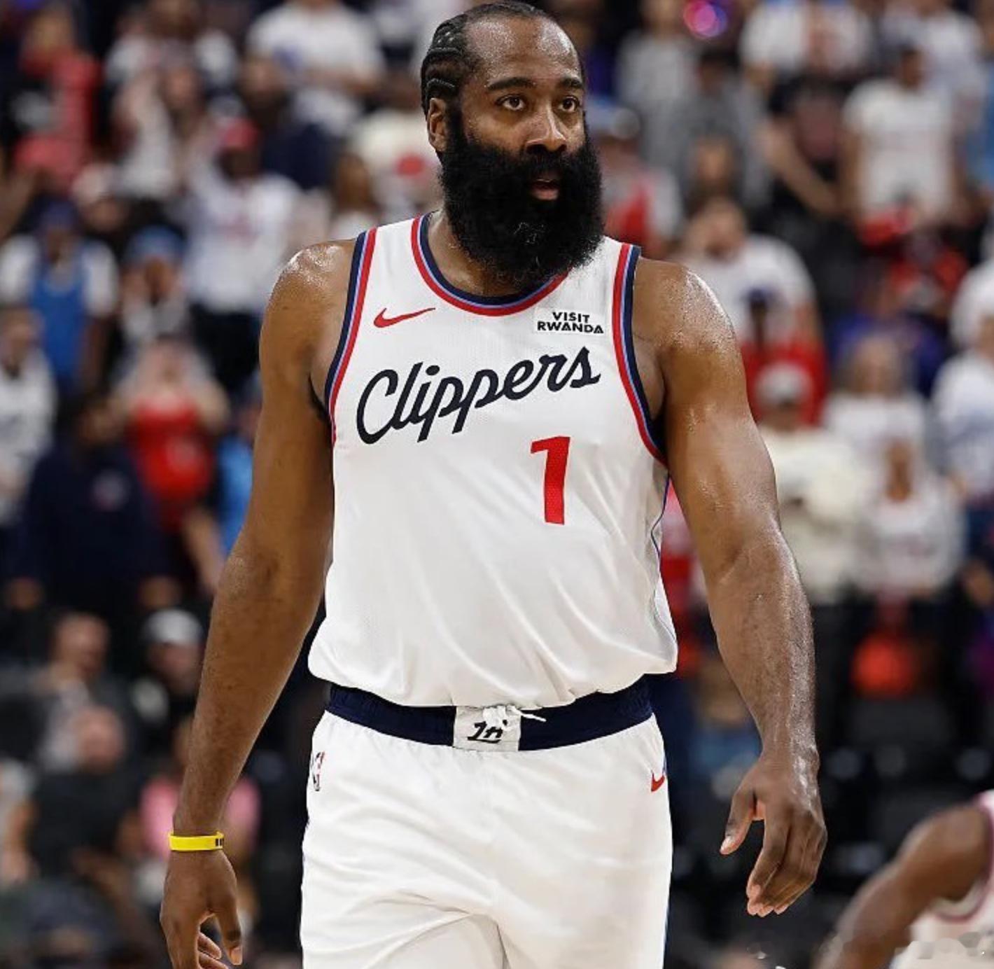 哈登将离开快船 赶紧走吧，快船这艘船老了为了冠军，找个年轻人多的球队，在拼最后一