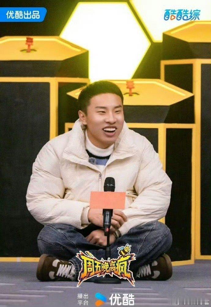 杨迪徐志胜邪修cp周五晚高疯建议直接原地出道，团名就叫“除魔卫道”。 