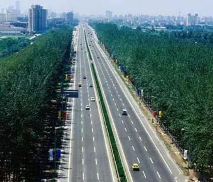 【爱车安全贴士北京这条交通“大动脉”，将升级为双向八车道—— 】首都机场高速公路