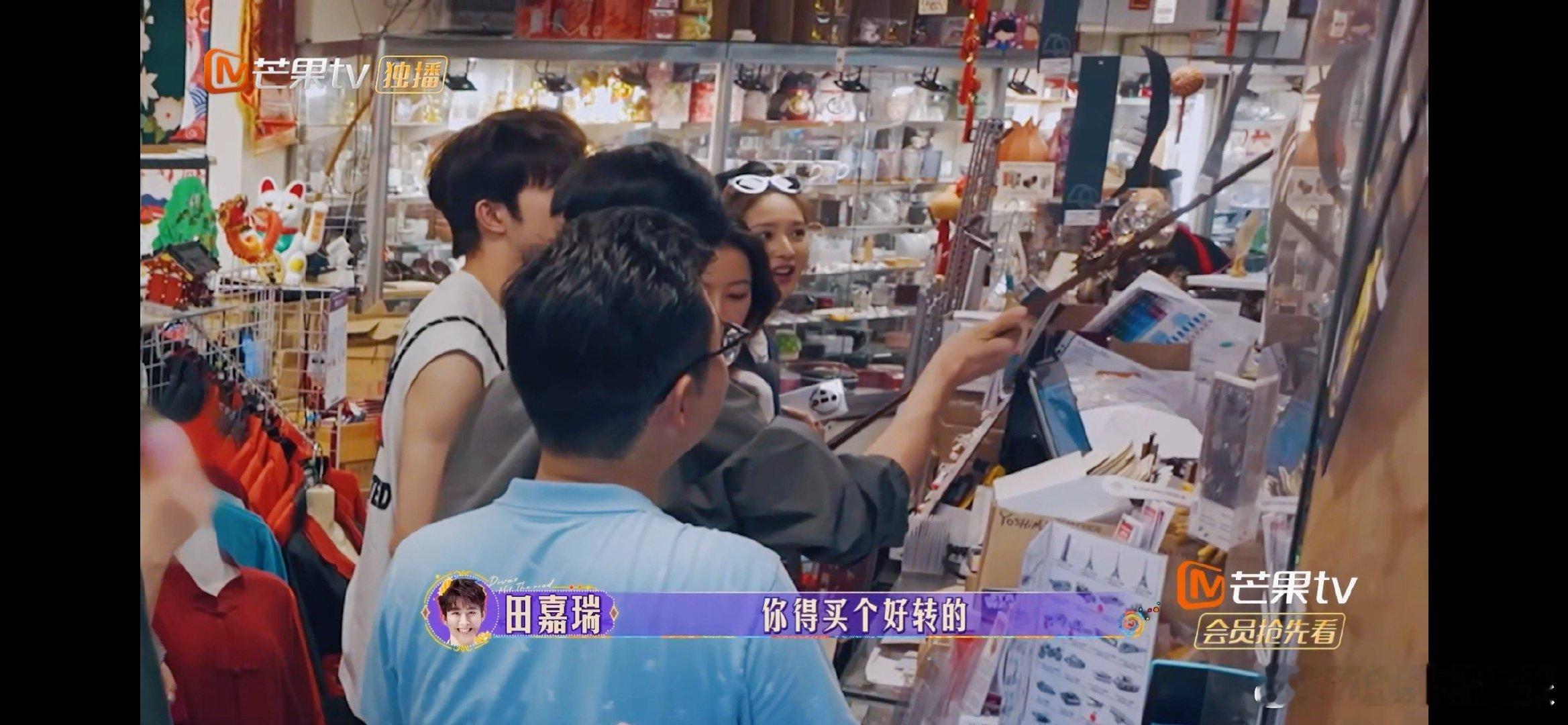 #侯明昊我这个人就是耍剑#侯明昊：“我这个人就是耍剑”，所以对剑没有抵抗力吧哈哈