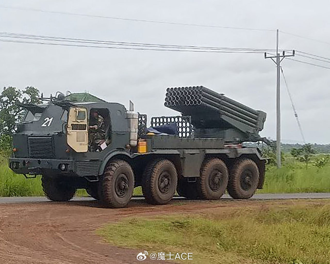 东南亚的这两国家居然就这样水灵灵打起来了！今日清晨，泰国方面称柬埔寨向泰国军事基