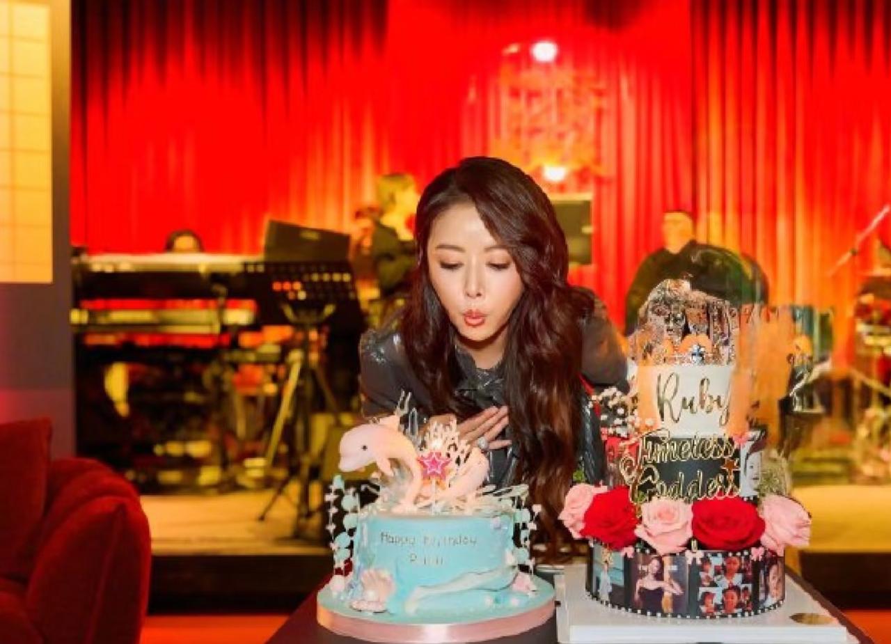 时间过的真快，林心如都过50岁生日了，不得不说，林心如保养的太好了，完全看不出来