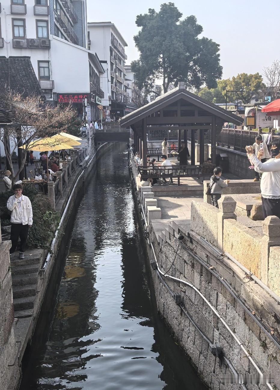 读《世说新语》，下册第一篇就提到了陈蕃，没错就是“徐孺下陈蕃之榻”那个陈蕃。这是