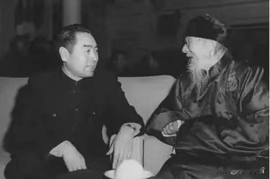 1953年1月，周恩来总理现身齐白石老人寿诞。当时，新中国文化部为齐白石举办九十