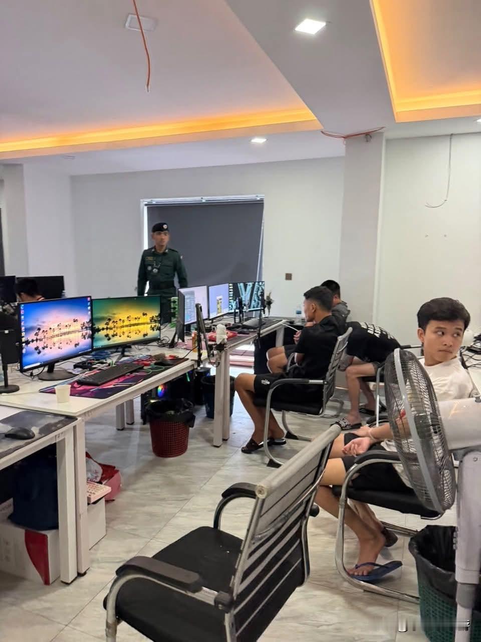 波贝查获145名涉诈人员

班迭棉吉省警方8月13日在波贝市突查3处涉嫌从事网络