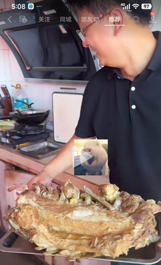 请问东北人煮猪排骨都是整扇整扇煮的吗？然后吃猪排骨是整根整根吃的吗？今天刷到这个