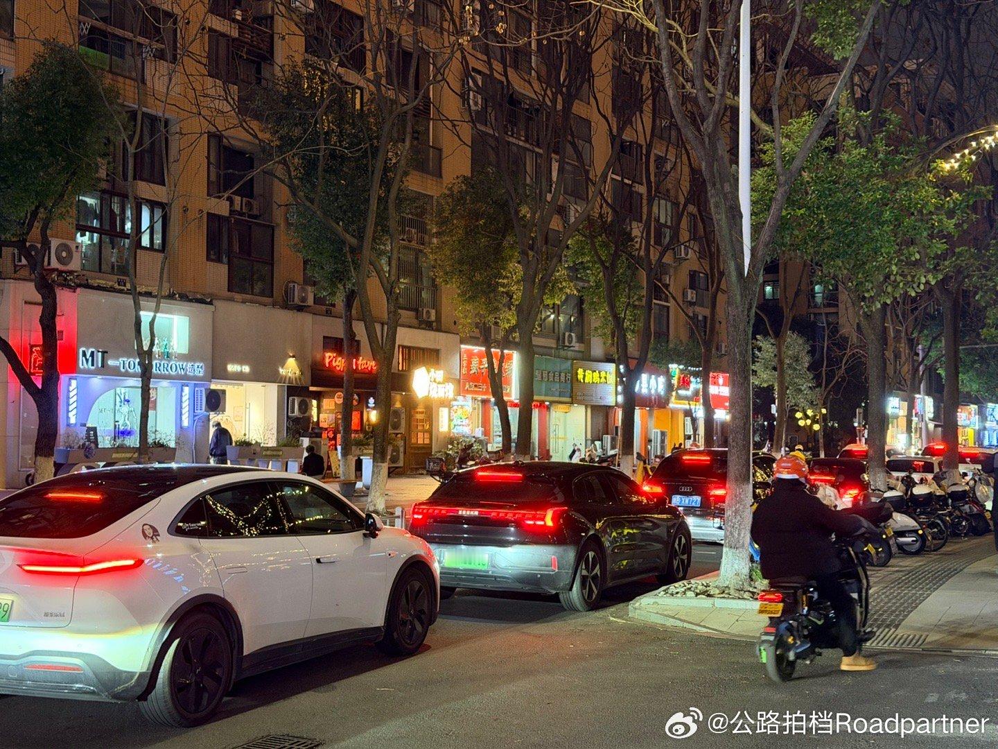 都不回家过年的吗