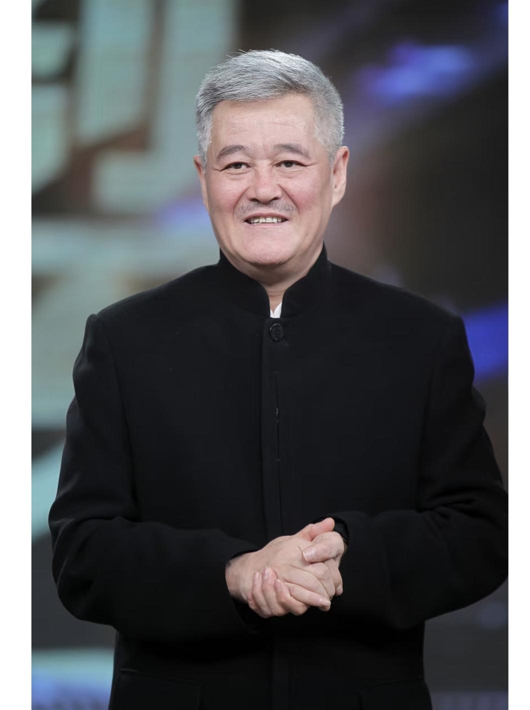 还是赵本山做人最明白！
不管是最近闫学晶的事件
还是前段金龟子女儿回应网友说她蹭