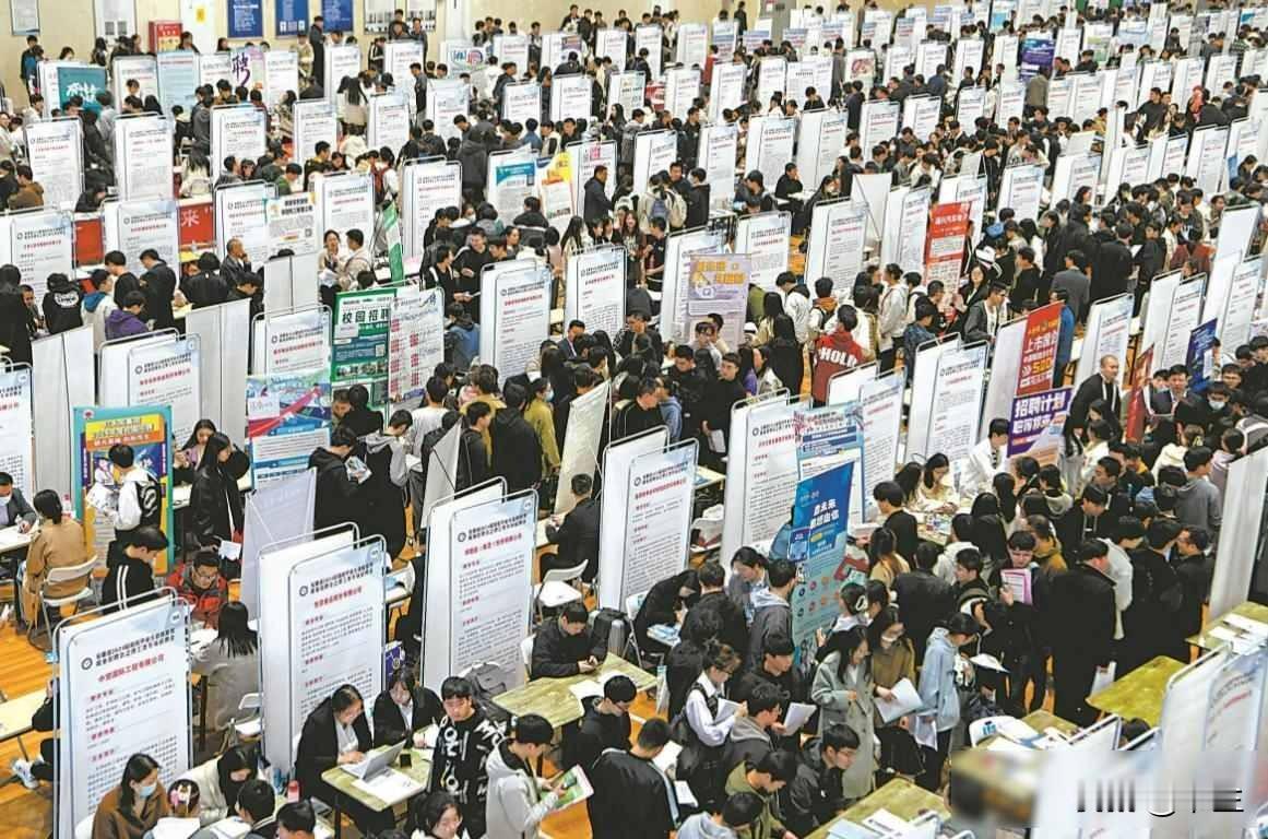 印度人口多，增速快，真能超中国？

李显龙讲的不是预言，而是提醒大家注意，他没有