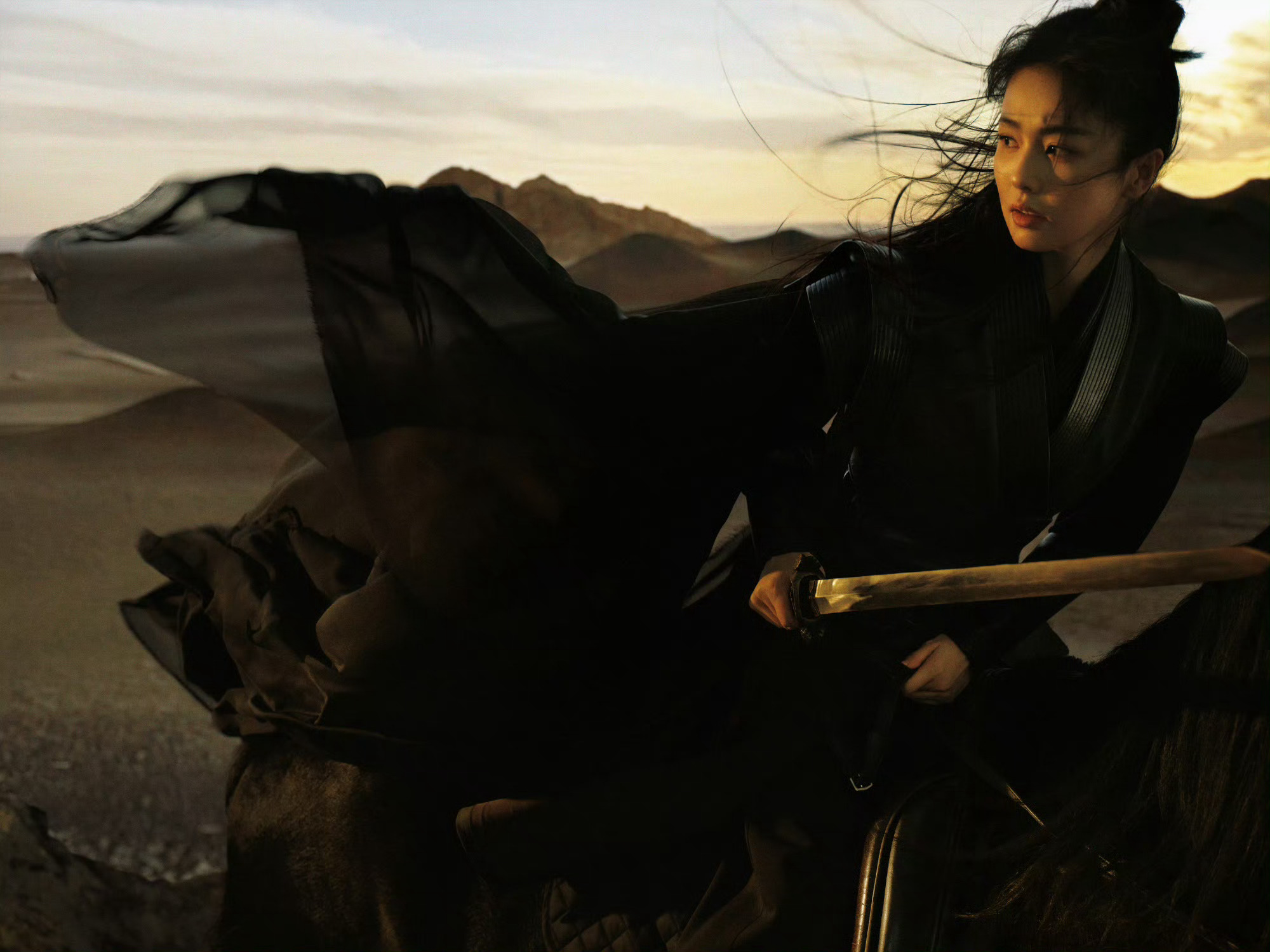 白鹿战马侠女造型剑已出鞘，故事未完待续。摄影：柳宗源化妆：杨单发型：刘涛艺人统筹