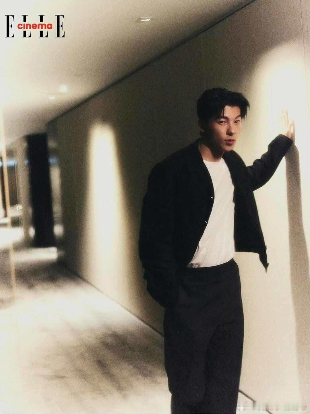 谁家男主上一秒纯野下一秒纯爱一秒狼性苏醒，下一秒眼神锁唇深吻！许光汉在《他年她日