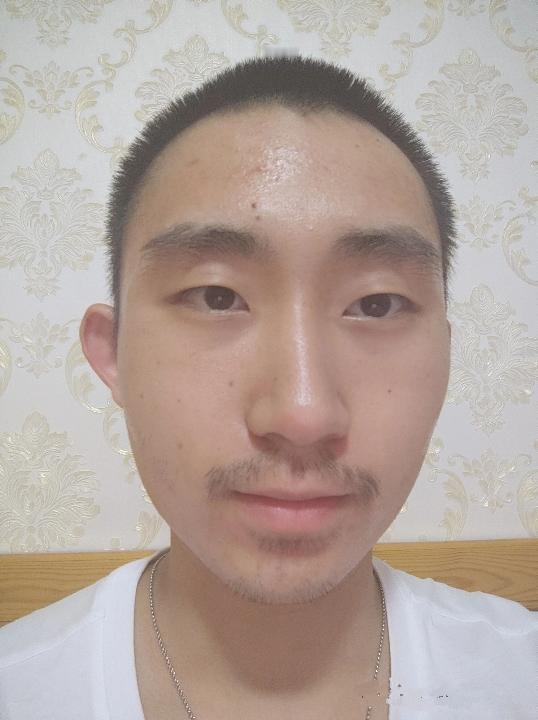 媒婆让我发一张生活照给相亲对象，我选来选去挑了最真实的一张。不知道女的看了咋想？
