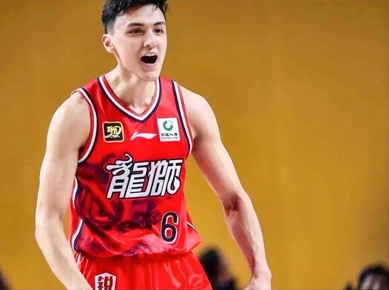 万万没想到，全运会男篮U22的决赛中，于米提被当作追梦格林使用！

昨晚全运会男