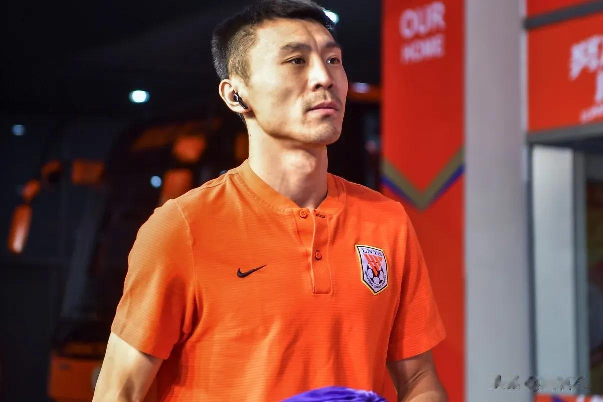 郑铮最佳接班人震撼来袭，不管球迷乐不乐意，浪子终归还是回头了。
  几经辗转，金