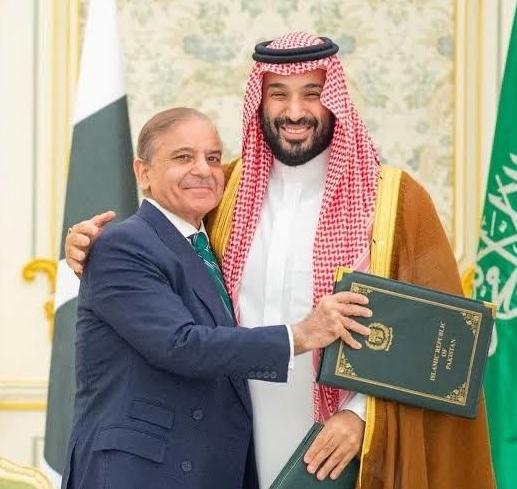 沙特替巴基斯坦还了阿联酋30亿！这哪是还债，是中东话语权的公开竞标！

刷到沙特