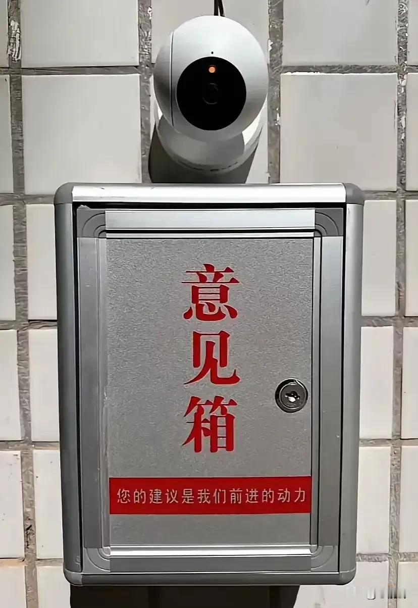 现在有一个奇怪的现象：
有事不找帽子，不上访，也不谈法律，都找抖音，让网友评判，