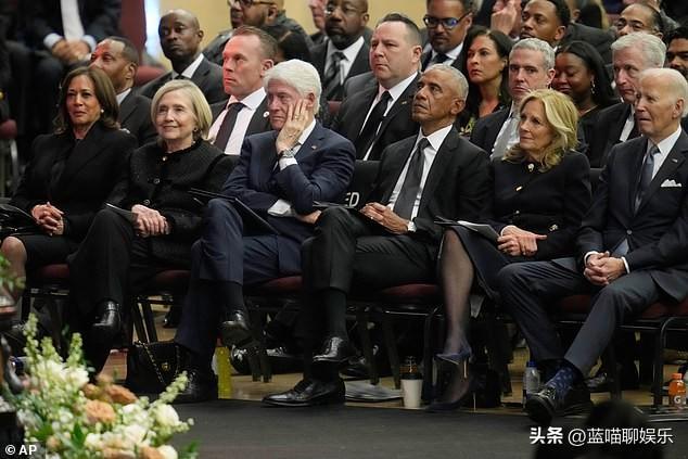 美国三位前总统克林顿、拜登和奥巴马在芝加哥出席民权运动领袖杰西·杰克逊的葬礼。