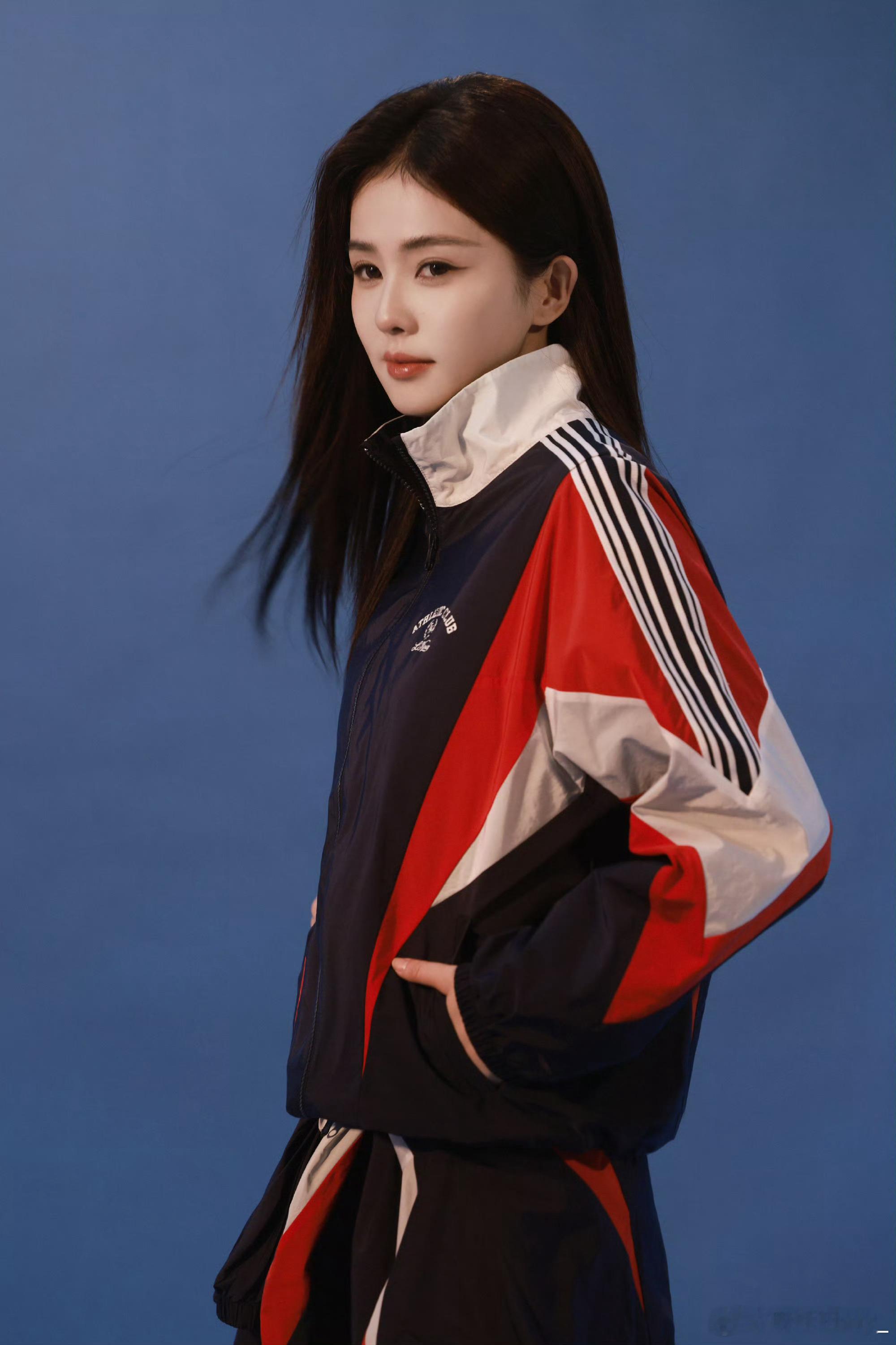 白鹿 🥀白鹿王韵娜🥀白鹿开到荼蘼 “你像夜空般深邃，容纳了我所有无法言说的热