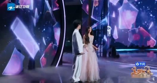 短国这八张脸同框的含金量 短剧圈顶流齐聚浙江卫视春晚！王格格吴添豪唱情歌时我疯狂