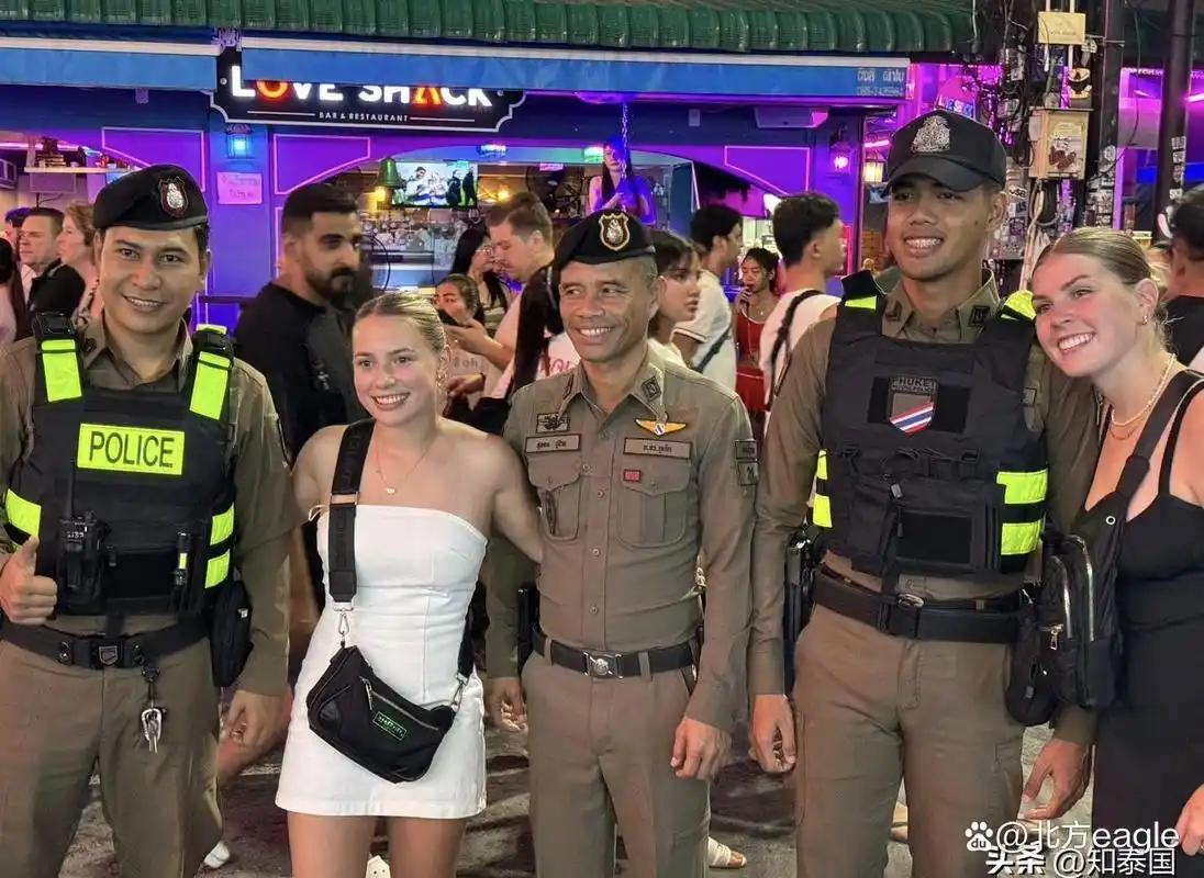 [月亮]假警察当街杀人，真警察绑架勒索，中国游客已经暴跌6成


泰国惊传一桩惨