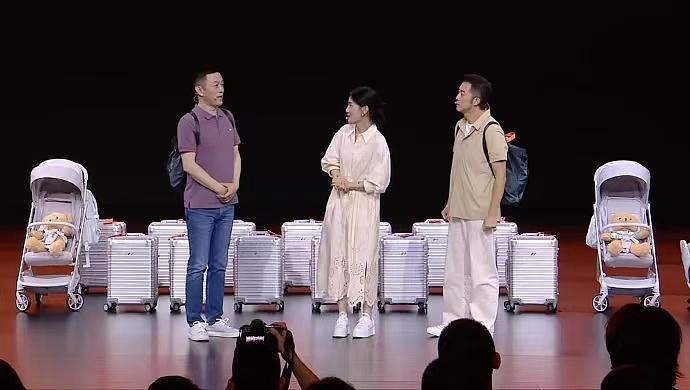 蔚来李斌总，背上小书包，更像是一个乖乖的三好学生～

只有三好学生才会认真造车，