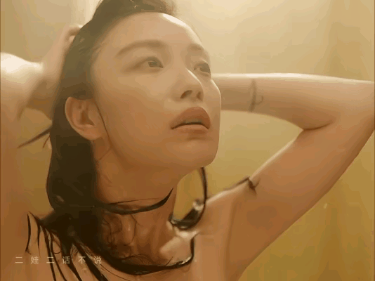 感觉倪妮金陵十三衩拍摄前培训的那几个月可谓对她影响深刻，每个角色都有一点影子[捂