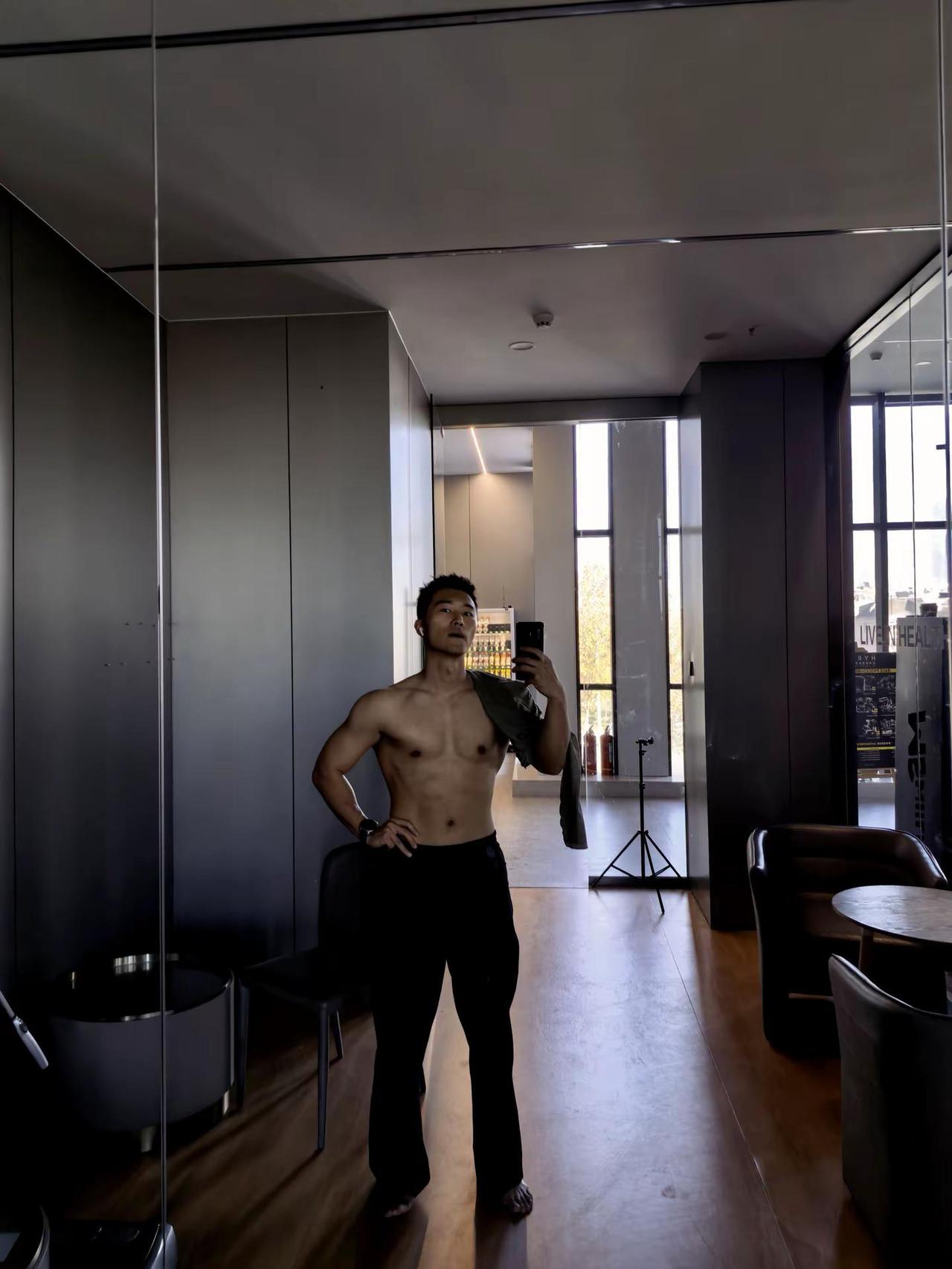 减脂两个月 小时候骑摩托车有欢乐表长大后健身又有欢乐称真欢乐啊 健身