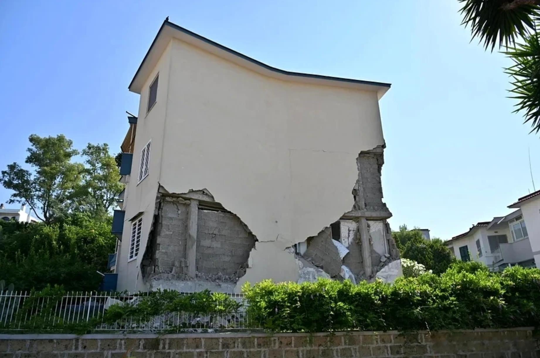 日本多地接连发生地震 青森5.8级地震袭来，熊本灾区出现严重土壤液化海外新鲜事日