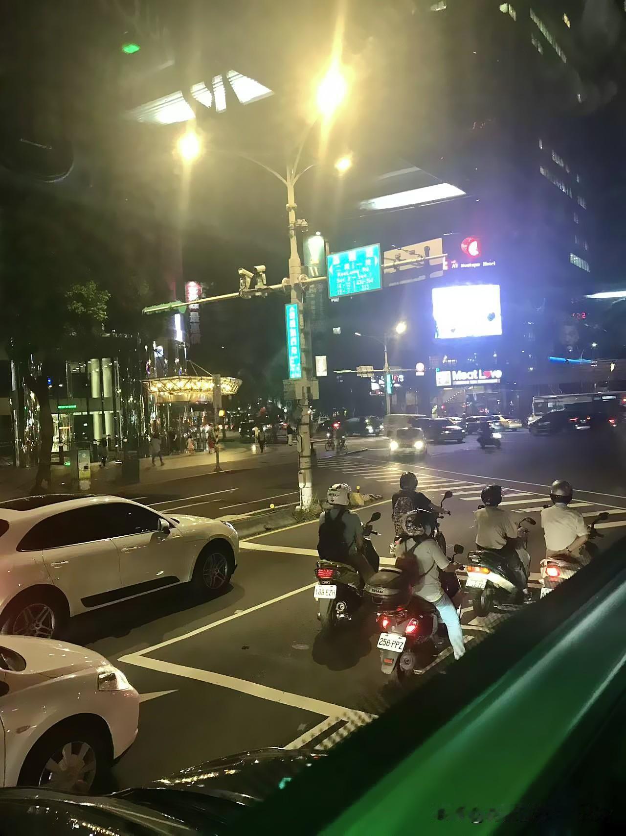 两次缺席+12条罪状！赖清德躲着弹劾，台面下忙着选战
 
回避弹劾审查。
不愿直