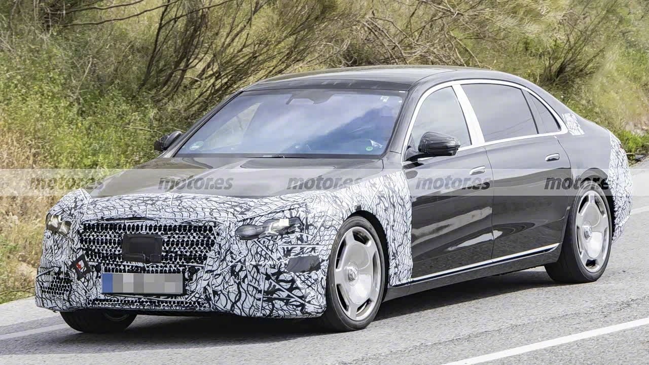 新款迈巴赫S级开始路试了。头灯尾灯更预计换成三叉星辉样式（参考全新CLA）中改S