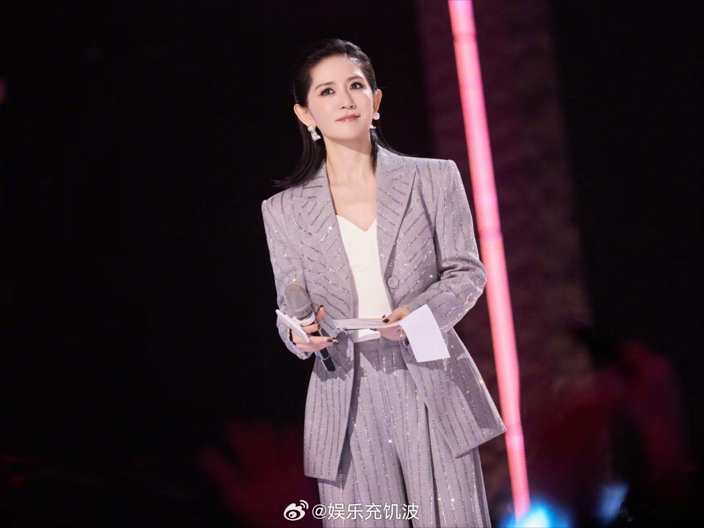 谢娜演唱会梦回快乐大本营李小冉谢娜合唱心愿便利贴李小冉浪姐请假去谢娜演唱会谢娜业