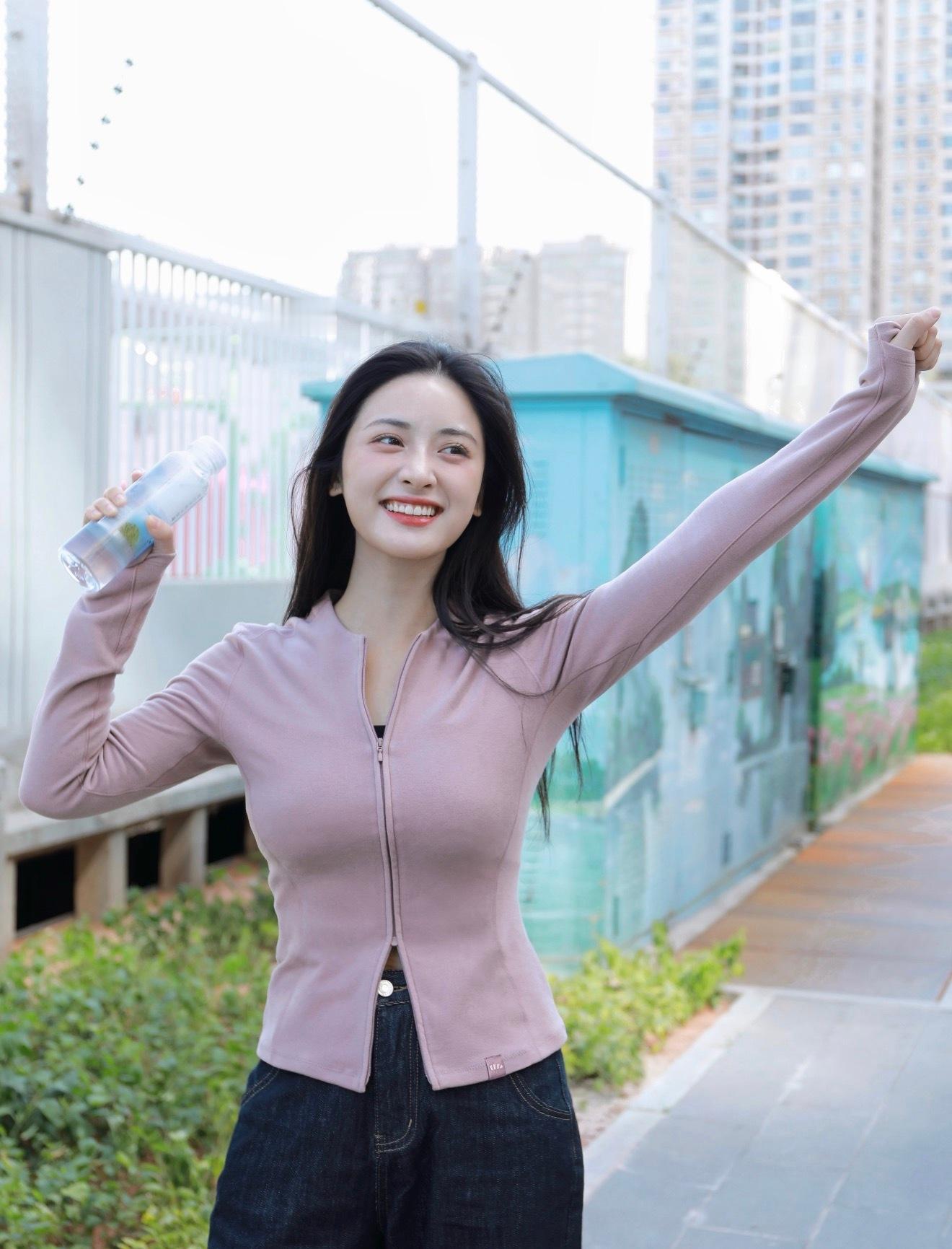 王鹤棣带沈月去了他的中学节目组也可以安排沈月带同事和他的粉丝毛毛们去她的大学礼尚