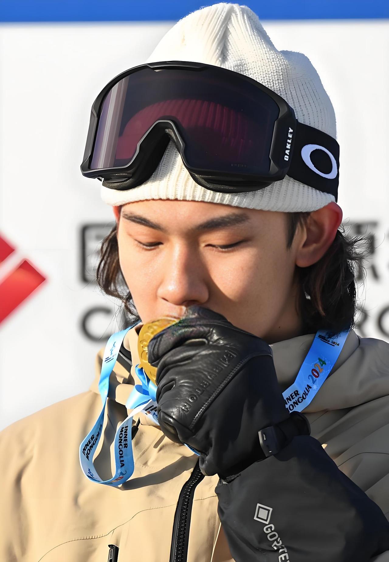 享受比赛，为了心中的热爱，苏翊鸣好样的[赞][赞][赞]