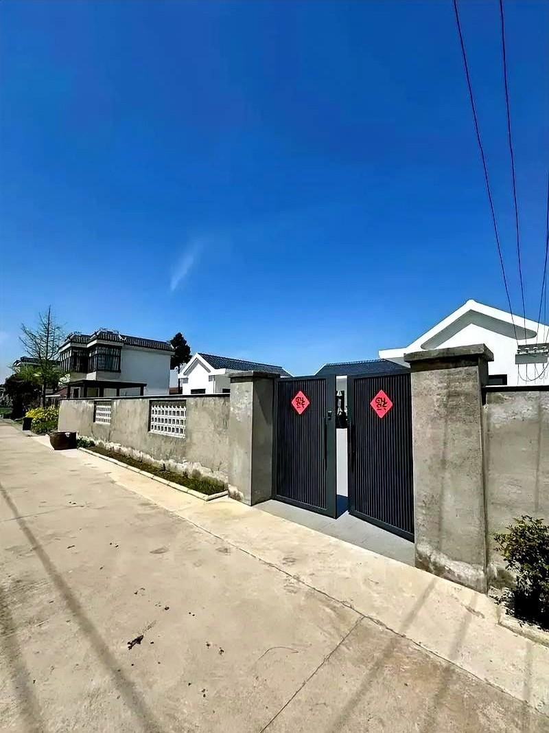 我今年58岁，三年前，老公离开了我。
丈夫猝然离世，让这个女人瞬间没了依靠。
看
