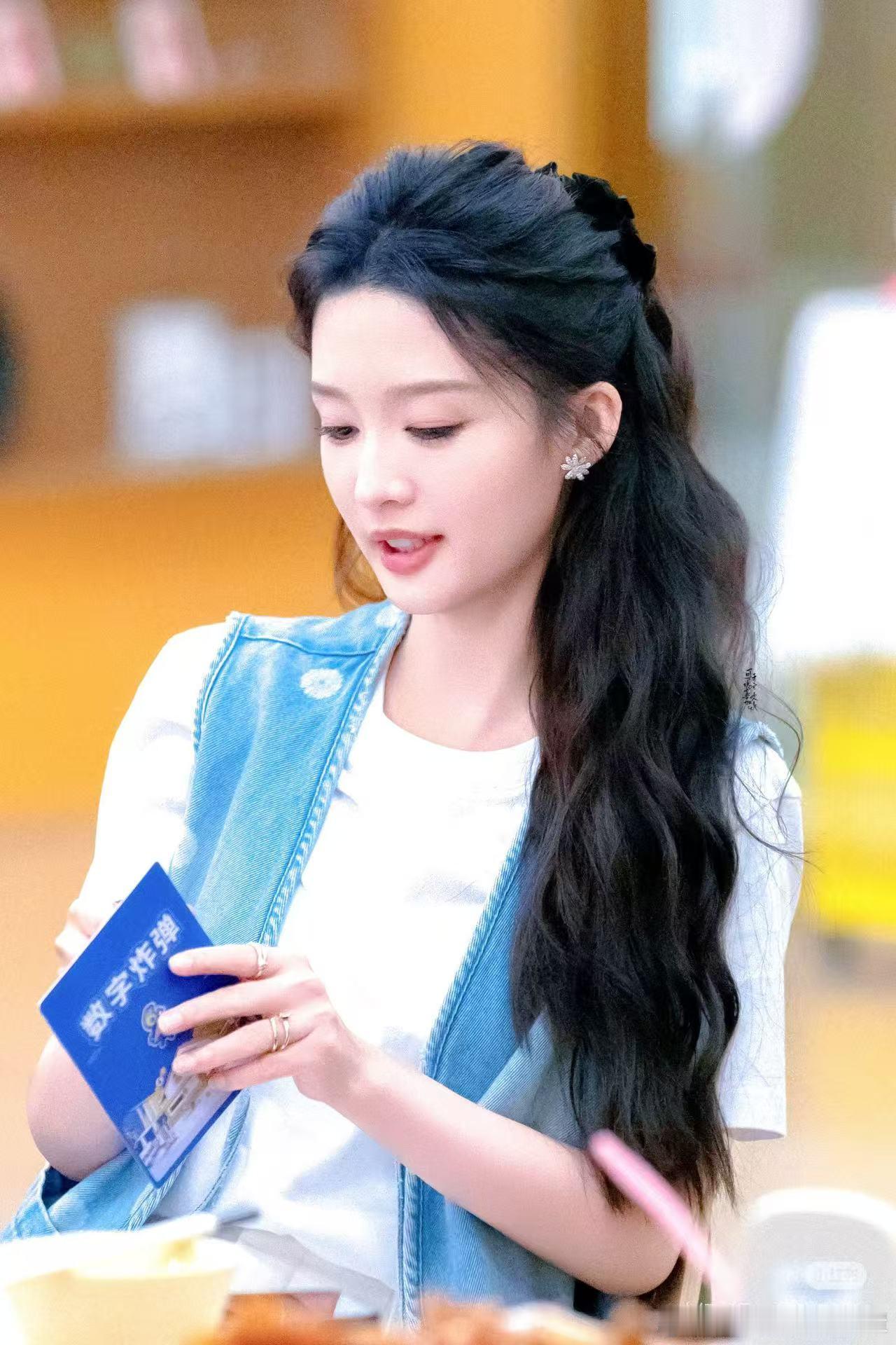 李沁 宝藏女孩看花少7种草上了李沁的私服[流鼻血][流鼻血][流鼻血] ​​​