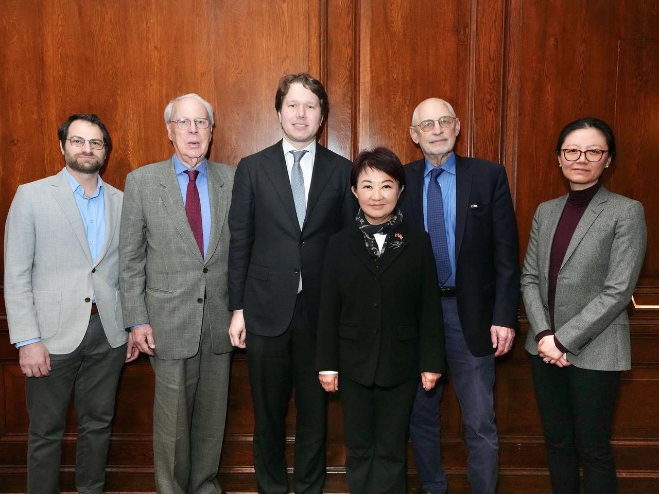 卢秀燕：和平要建立在实力之上，台需要持续与美加强沟通

卢秀燕今（17日）在脸书