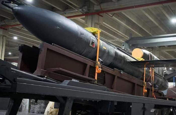 乌克兰这导弹，比伊朗和也门胡塞武装，还疯狂，还粗制滥造，还便宜，威力还更大。一炸