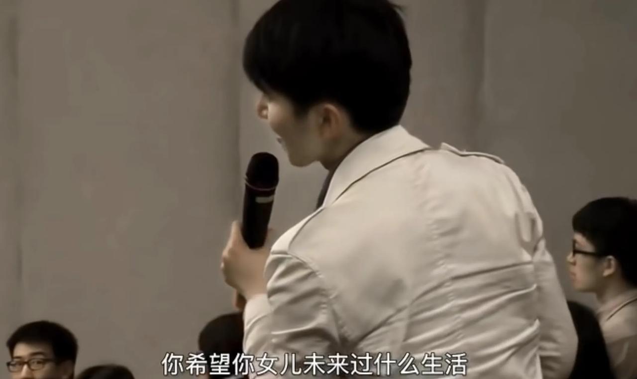 港大有位男生问吴彦祖：“你希望你女儿未来过什么生活？如果她将来想当明星，你会鼓励