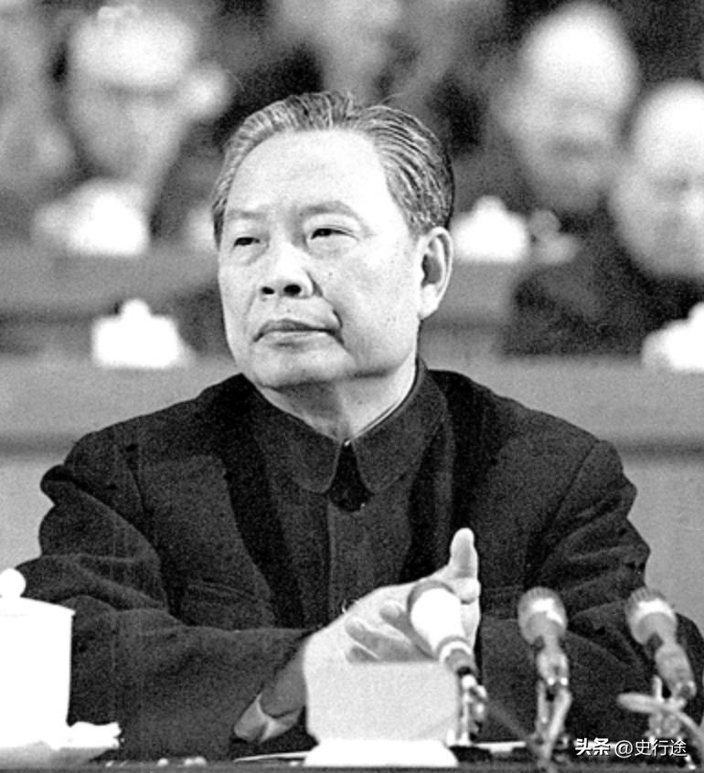1973年，八大军区司令员对调之后，丁盛面临的压力非常大。他只是开国少将，到南京