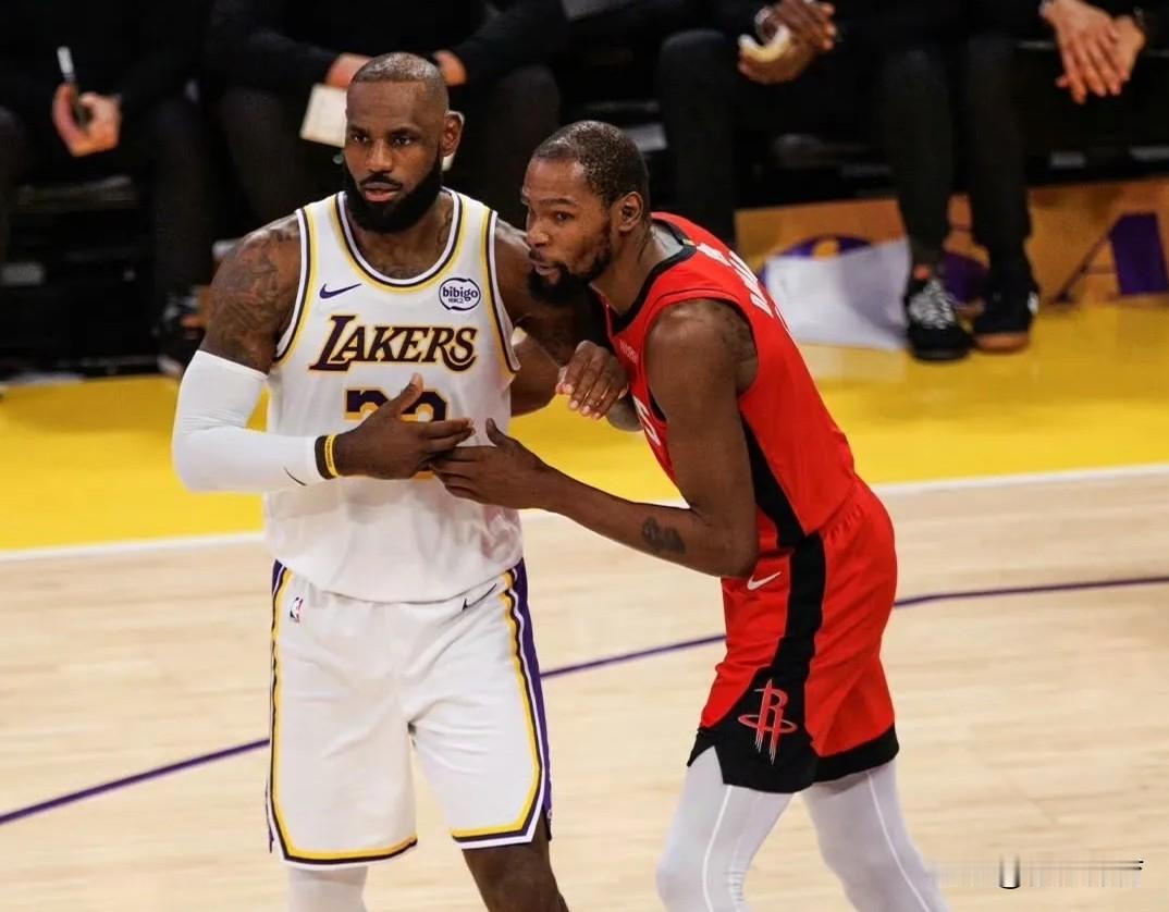 火箭战绩终于把湖人稍微甩开了！输赢不再神同步了：

1、火箭：战绩30胜17负，