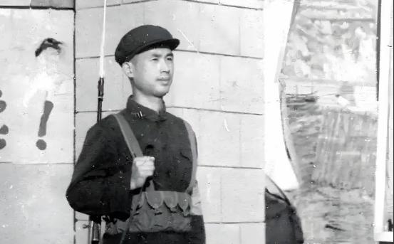 1980年，辽宁省政府机关大院的哨兵击毙了一个可疑人员，谁知，案件水落石出后，这