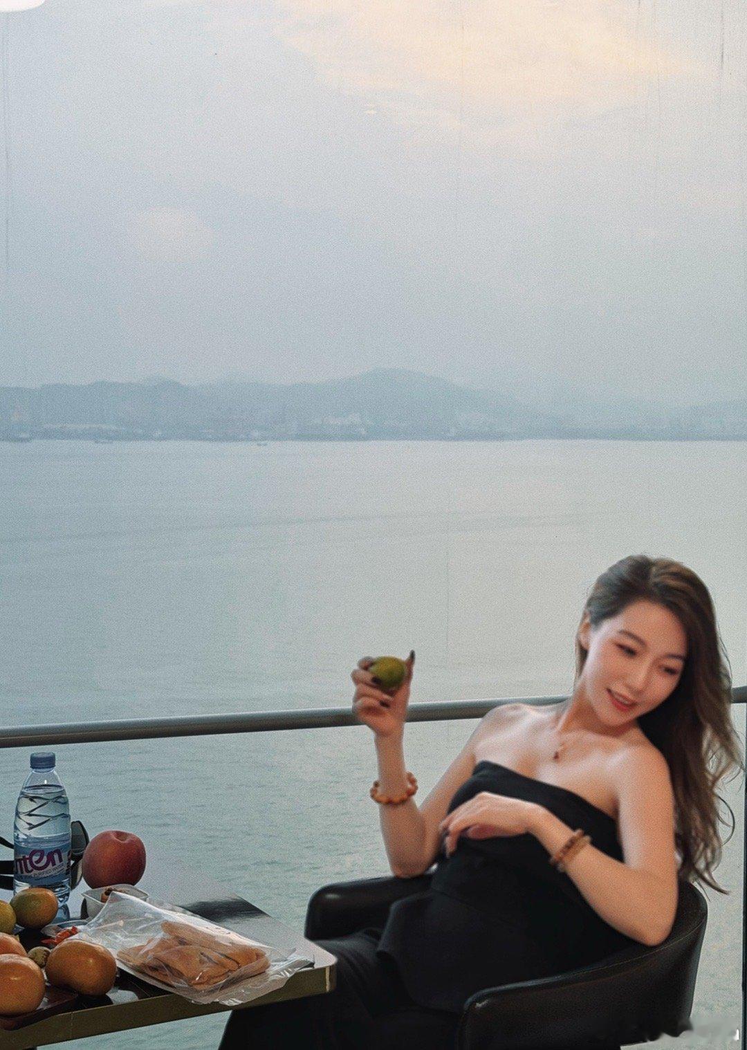 生活的答案，不妨直接一点。  ​​​