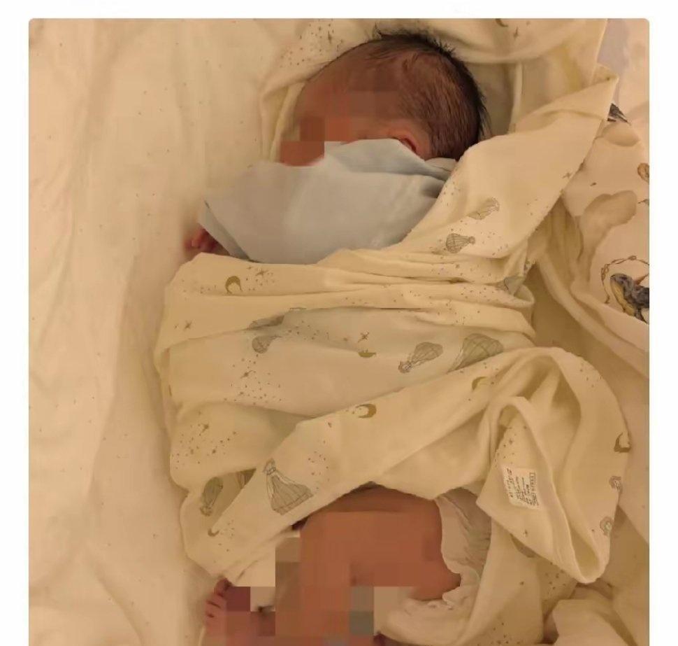 一位孕妈怀胎八个月突发意外离世，婆婆执意要求剖腹取子。医生无奈配合手术，顺利救下