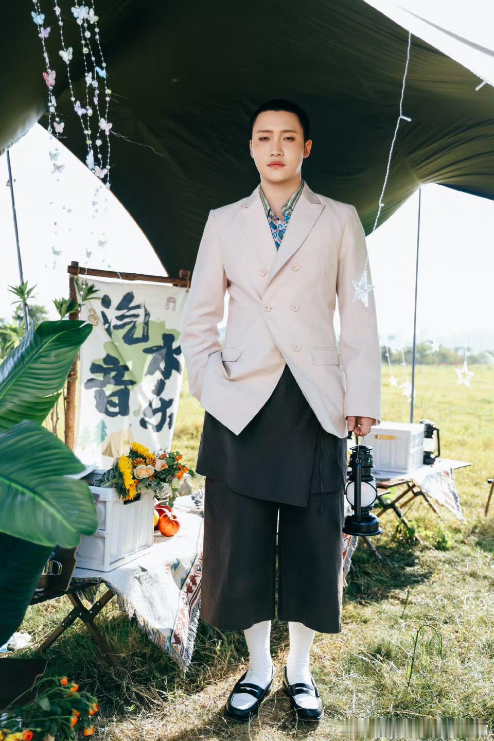 邓典付豪一个结婚一个抢婚 邓典负责让这首歌变得好听，付豪负责让这首歌变得难忘。两