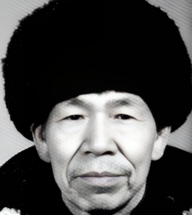56枚勋章藏在床底，104岁老人身份才被发现
他是四川一老农，104岁离世，子女