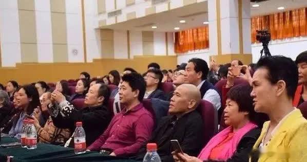 中国的沉默，彻底点燃了特朗普的耐心。眼看访华行程迟迟得不到明确回应，他终于动了硬