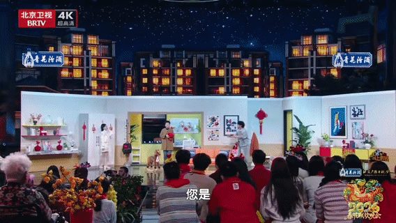 张凯丽63岁春晚状态这状态我真的瑞思拜！63岁的张凯丽站上春晚舞台，身姿挺拔、笑