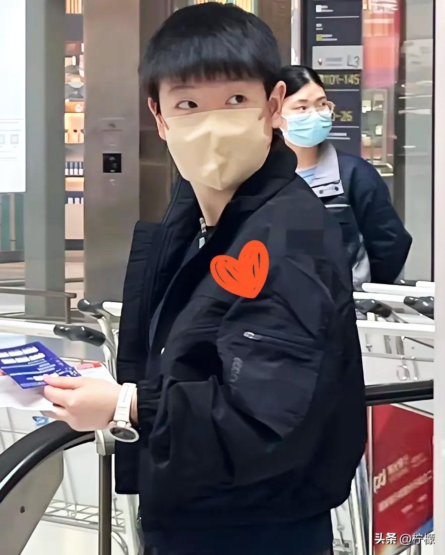 请管住你的嘴
昨天在网上刷到莎莎和楚钦出发澳门征战世界杯，有所谓的梦女辱骂莎莎。